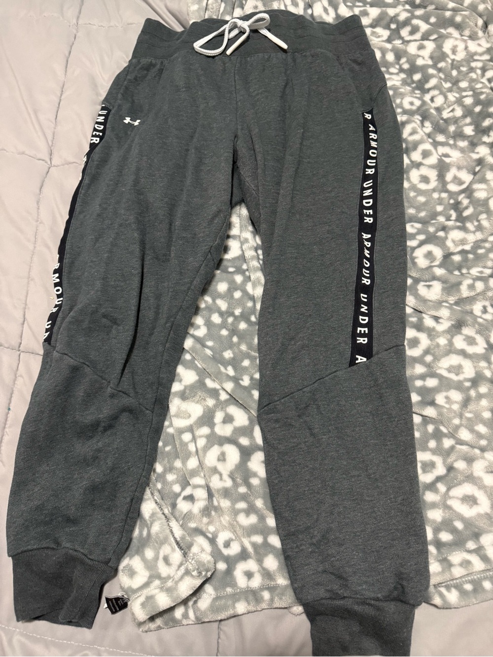 Under Armour Dark Gray women’s Logo Jogger Sweatpants